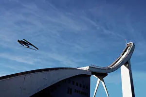 Drucke von Skispringer unter blauem Himmel und Skisprung in Oslo im norwegischen Teil von Skandinavien und Europa Norwegen Drucke: Skispringer im blauen Himmel und Skijump in Oslo Norwegen Nordskandinavien Europa