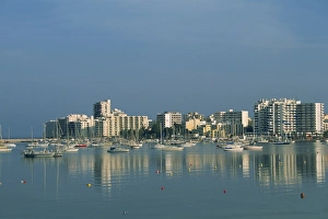 Mediterranean Europe Travel Drucke: Skyline and marina