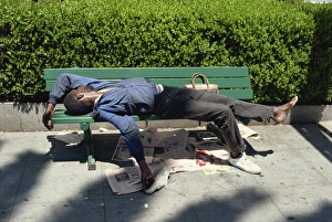 Travel Destinations North America Drucke: Sleeping on bench