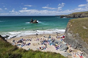North Cornwall Coast Drucke: Small beach on North Cornwall coast, Porthcothan, near Newquay, Cornwall, England
