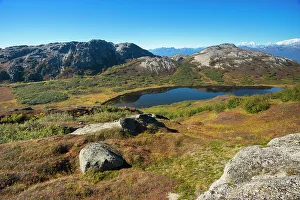 Alaska Range Drucke: Small lake with Alaska Range in background