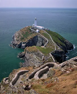 Drucke von Südstack Leuchtturm auf der westlichen Spitze von Heiliger Inseln in Änglischland Nordwales Vereinigtes Königreich Europa Anglesey Drucke: Der Leuchtturm von South Stack an der westlichen Spitze des Heiligen Inseln auf der Isle of Anglesey in Nordwales