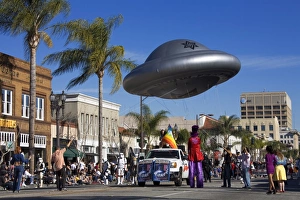 Raumschiff zu der Doodad-Parade in Pasadena bei Los Angeles im Kalifornien Vereinigten Staaten von Amerika