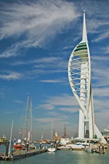 Hampshire Drucke: Der Spinnaker-Turm im Hafenkomplex in Portsmouth im County von Hampshire in England