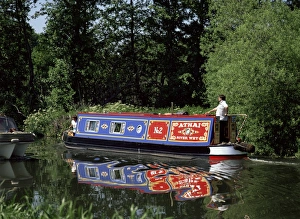 UK River Scenery Drucke: Spring afternoon on the River Wey Navigation, near Pyrford, Surrey, England