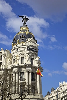 Blue Sky Scenery Europe Drucke: Spring sunshine on the Metropolis Building, Gran Via, Madrid, Spain, Europe