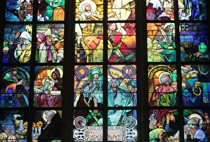 Drucke von Dom von St.Vitus mit dem Fensterwerk des Heiligen Kyrill und Metodios durch Alfons Mucha in Prag, Tschechische Republik, Europa Tschechische Republik Drucke: Die St.-Vitus-Kathedrale mit dem von Alfons Mucha gestalteten Glasfenster des Heiligen Kyrill und Methodei