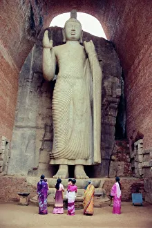 Drucke von Stehender Buddha-Schäfertum aus Aukana in der Nähe von Sigiriya in Sri Lanka Asien Verwandte Bilder Drucke: Stehender Buddha-Statue