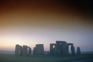 Drucke von Steinmenrundel am Sonnenaufgang in Stonehenge im englischen Wiltshire Wiltshire Drucke: Steinmenkreis am Sonnenaufgang in Stonehenge im Wiltshire in England im Vereinigten Königreich Europa