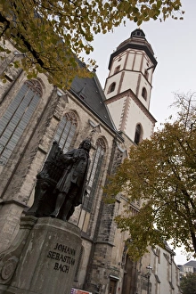 Johann Sebastian Bach Statue Drucke: Statue of Bach, Thomaskirche, Leipzig, Saxony, Germany, Europe