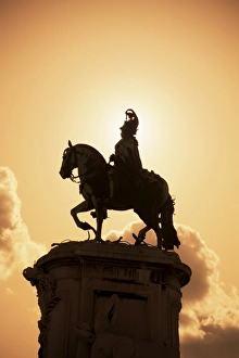 Praca Do Comercio Portugal Drucke: Statue, Black Horse Square (Praca do Comercio)