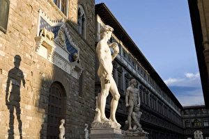 Famous Statues In Europe Drucke: Statue of David with shadow