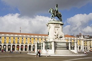 Baixa District Lisbon Drucke: Statue of Dom Jose in Praca do Comercio, Baixa District, Lisbon, Portugal, Europe