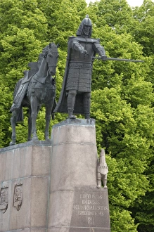 Baltic States Tourism Drucke: Statue of Gediminas