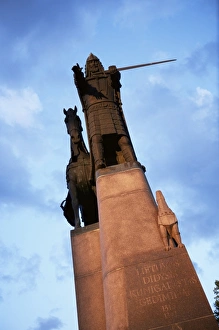 Drucke von Büste des Großfürsten Gediminas und seines Pferdes Katedros Aikste im Domplatz in Vilnius Litauen Baltische Staaten Europa Litauen Drucke: Schatz des Großfürsten Gediminas und seines Pferdes