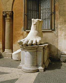 Lazio Italy Attractions Drucke: Statue of large foot