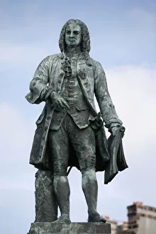 European Historical Monuments Drucke: Statue of Mahe de la Bourdonnais, St. Malo, Ille-et-Vilaine, Brittany, France, Europe
