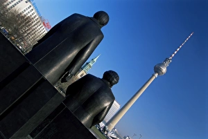 Fernsehturm Berlin Germany Drucke: Statues of Marx and Engels
