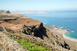 Atlantic Ocean Views Europe Drucke: Steep coastal cliffs, Risco de Famara