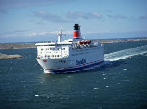 Drucke von Ein Fähre der Stena Line unter den äußeren Inseln nähert sich zu Göteborg in Schweden im Skandinavien und Europa Schweden Drucke: Ein Fähre der Stena Line unter den Außeninseln