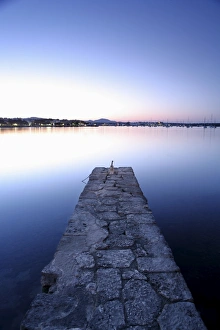 European Sunset Drucke: Stone jetty at dusk