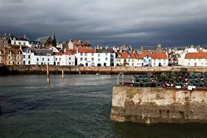 Drucke von Stürmische Wolken über dem Hafen von St. Monans in Fife im Vereinigten Königreich Großbritannien in Europa Fife Drucke: Wettergewitter über dem Hafen von St