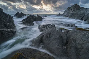 North Devon Coast Drucke: Stormy sunset over the dramatic North Devon coast, Devon, England, United Kingdom, Europe
