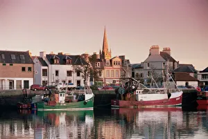 Hafen von Stornoway am Sonnenuntergang