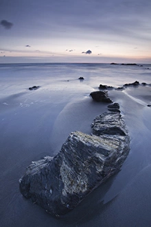 UK Coastal Scene Drucke: The Strangles beach on the north Cornwall coastline at sunset