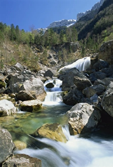 Mountain Stream Water Flow Drucke: Stream flowing over rocks