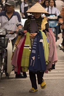 Young Woman Working Outdoors Drucke: Street trader