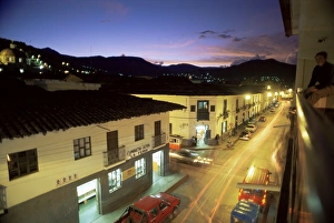 Urban Landscape At Night Drucke: Street view at night