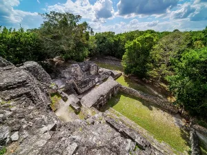 Ancient Mexican Civilization Drucke: Structure X, Becan Archaeological Site, Campeche State, Mexico