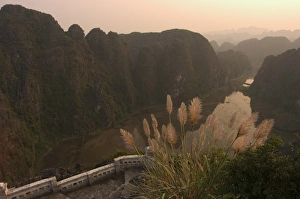 Vietnamese Landscape Photography Drucke: Sunset, hill top view