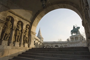 Hungarian Architecture Photos Drucke: Sunset ight on St Stephens Statue