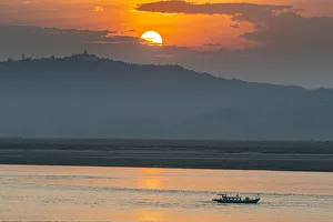 Bagan Sunset Drucke: Sunset over the Irrawaddy River, Bagan (Pagan), Myanmar (Burma), Asia