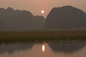 Vietnamese Countryside View Drucke: Sunset, limestone mountain scenery