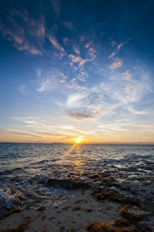 Tranquil Beach Scenes Drucke: Sunset over the ocean, Beachcomber Island, Mamanucas Islands, Fiji, South Pacific, Pacific