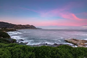 Bilder Datiert 22. August 2016: Sonnenuntergang über Walker-Bay im Hafen von Hermanus auf der Kap-Westküste Südafrika