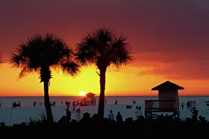 Sonnenuntergang vom Siestabach in der Nähe von Siesta Key im Stadtteil Sarasota in den Vereinigten Staaten von Amerika