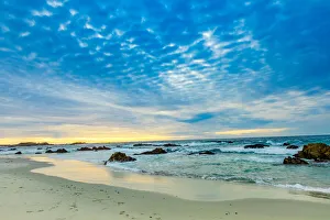 American West Coast Landscapes Drucke: Sunset view of the beach overlooking the ocean, Carmel, California