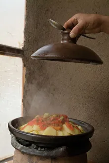 Tagine, typisches marokkanische Gericht und Topf
