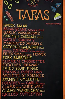 Drucke von Tapa-Restaurant am Punkt der Kathedrale im Gotischen Viertel in Barcelona (Katalonien), Spanien und Europa Spanien Drucke: Tapas-Restaurant