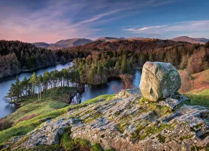 Tarn Hows von der Helvellyn Range begleitet, in der Nähe von Coniston, The Lake District National Park, UNESCO Weltkulturerbe, Cumbria, England, Vereinigtes Königreich, Europa.