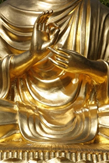 Drucke von Details zu der Lehrenmudrä auf dem Sitzenden-Buddha-Statue in Stee-Foie-Lès-Lyon im Rheinland-Pfalz Frankreich Europa Rhone Drucke: Details des Lehrenmudras auf der Sitz-Buddha-Statue in Sainte-Foy-Les-Lyon
