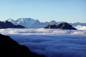 Andes Mountain Range Photography Drucke: Temperature inversion on Aconcagua