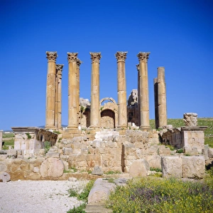 Drucke von Tempel von Artemis aus dem 1. Jahrhundert n. Chr., Stadt der römischen Dekapolizienstadt Jerash in Jordaniens Mittlerer Osten Verwandte Bilder Drucke: Tempel von Artemis