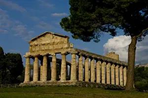 Der Tempel der Athene in Paestum ist ein Welterbe der UNESCO und liegt im italienischen Kampanien in Europa