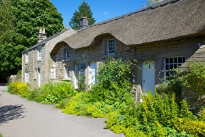 UK Heritage Sites Drucke: Thatched cottages, Baslow, Derbyshire, England, United Kingdom, Europe