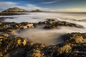 Welsh Coastline Images Drucke: Tidal rock pools and Mumbles Lighthouse, Bracelet Bay, Mumbles Head, Gower Peninsula